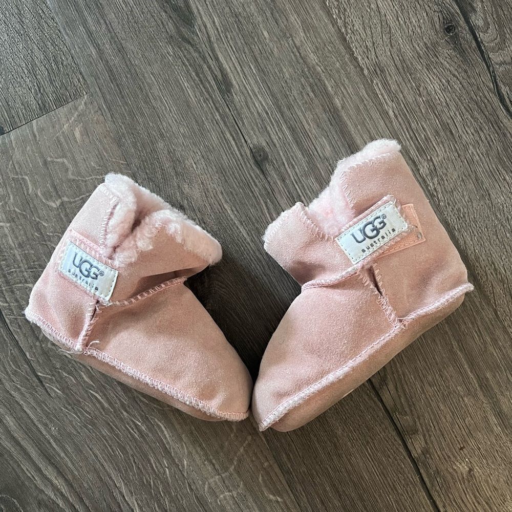 UGG Unisex-Baby Erin Boot size Large infant 18-24 m